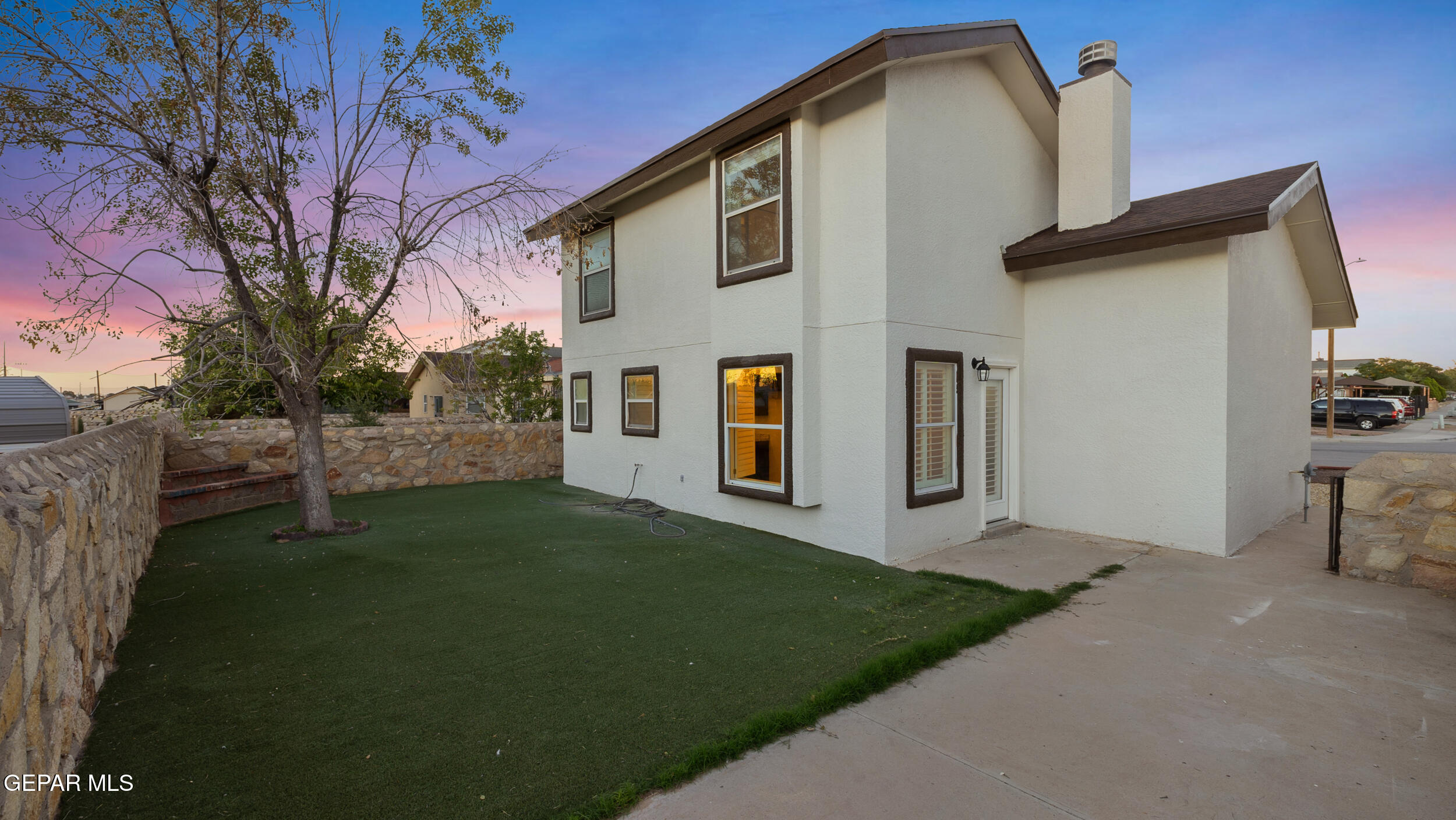 1729 St Mark Avenue El Paso, TX 79936 - Photo 4 of 31 a front view of a house with garden