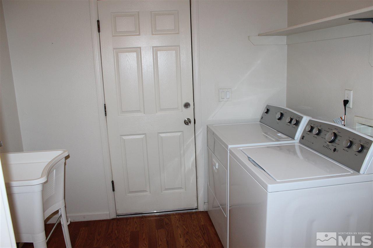 10409 Summershade Lane Reno, NV 89521 - Photo 10 of 22 a utility room with dryer and washer