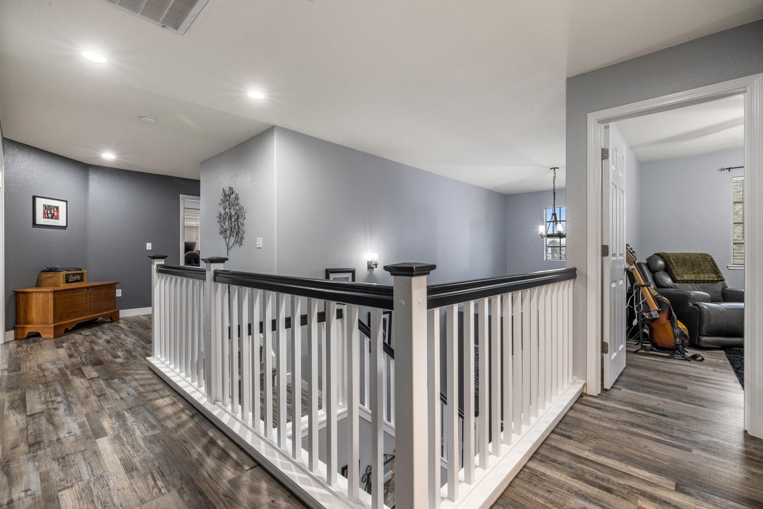 818 Travaille Way Ripon, CA 95366 - Photo 34 of 52 a view of hallway with livingroom