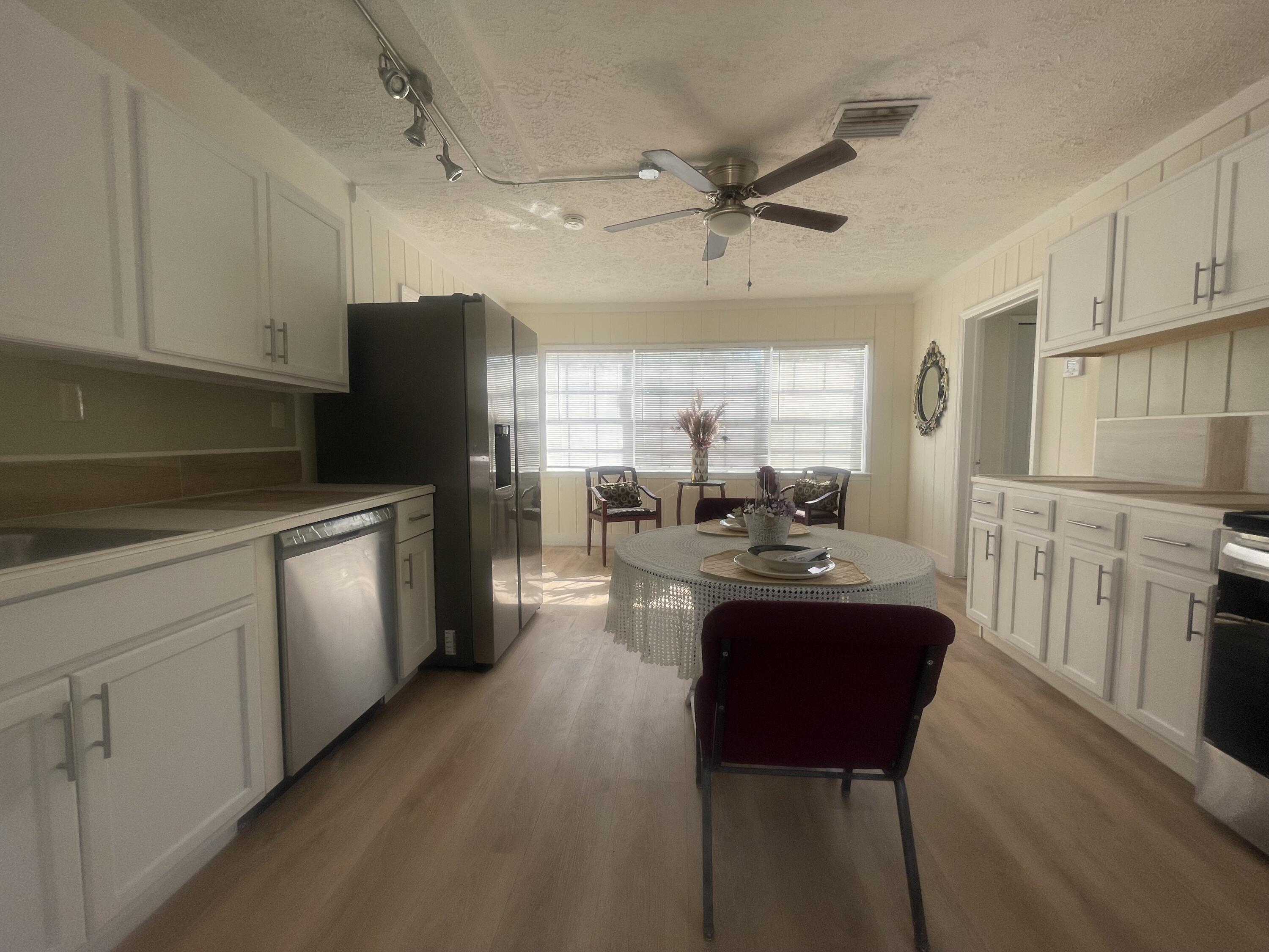 904 Boston Avenue, Unit 2 Fort Pierce, FL 34950 - Photo 9 of 36 IMG_6126