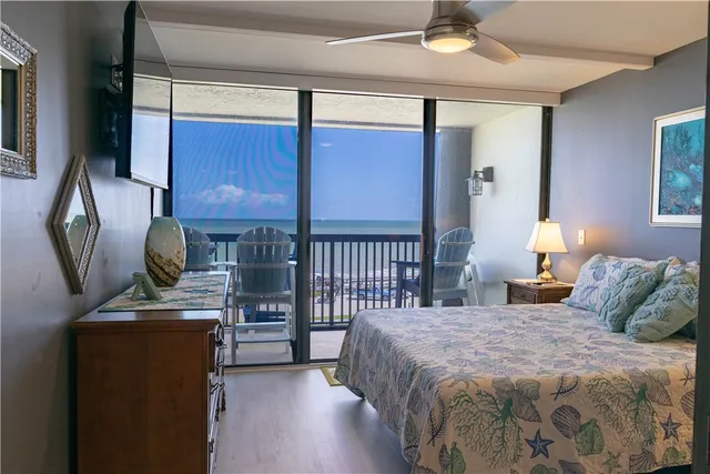 a view of living room kitchen