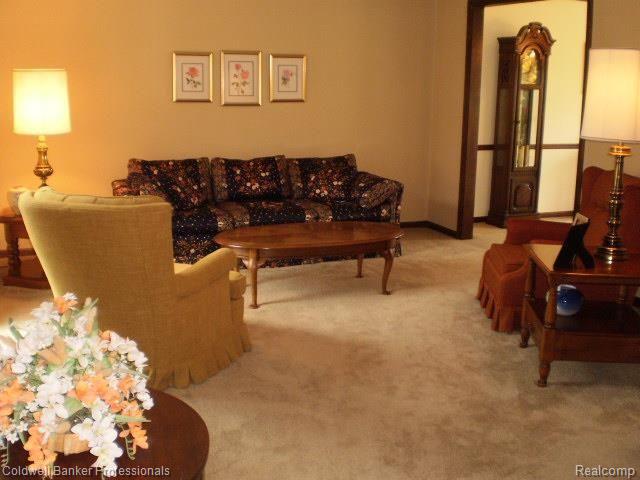 1047 Hemlock Drive Rochester, MI 48307 - Photo 7 of 22 Living Room