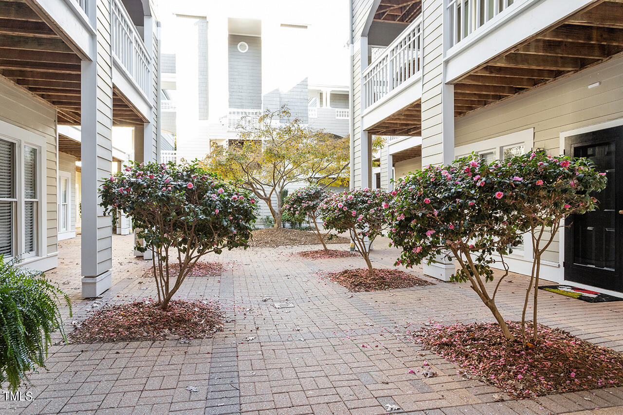 1000 Brighthurst Drive, Unit 302 Raleigh, NC 27605 - Photo 31 of 35 1000 Brighthurst Unit 302