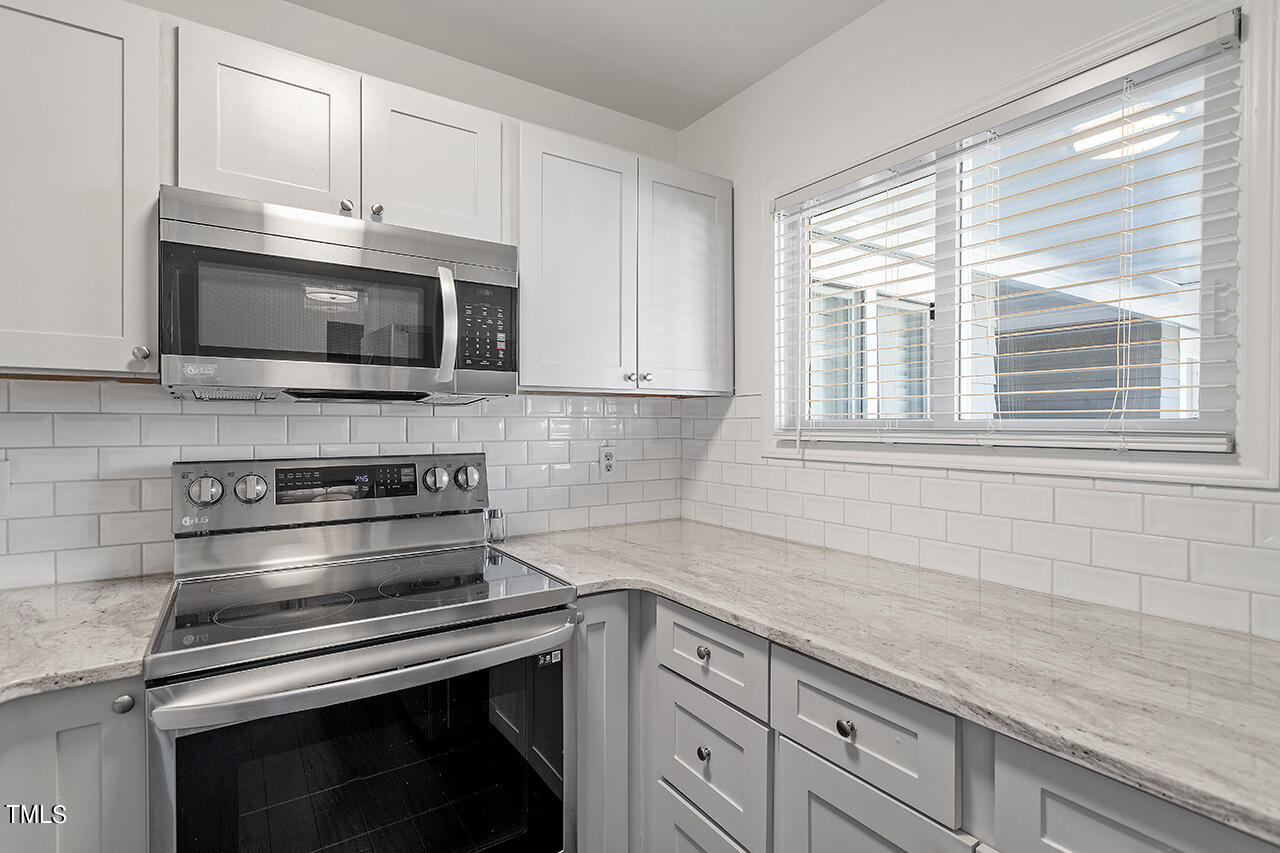 1000 Brighthurst Drive, Unit 302 Raleigh, NC 27605 - Photo 5 of 35 1000 Brighthurst Unit 302