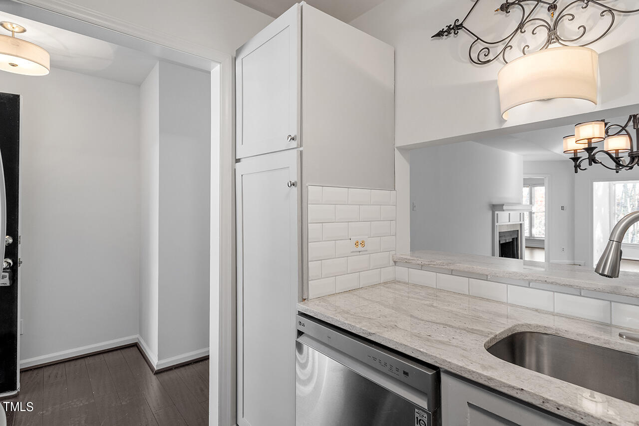 1000 Brighthurst Drive, Unit 302 Raleigh, NC 27605 - Photo 8 of 35 1000 Brighthurst Unit 302