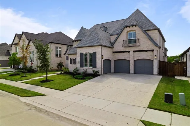 a front view of house with yard