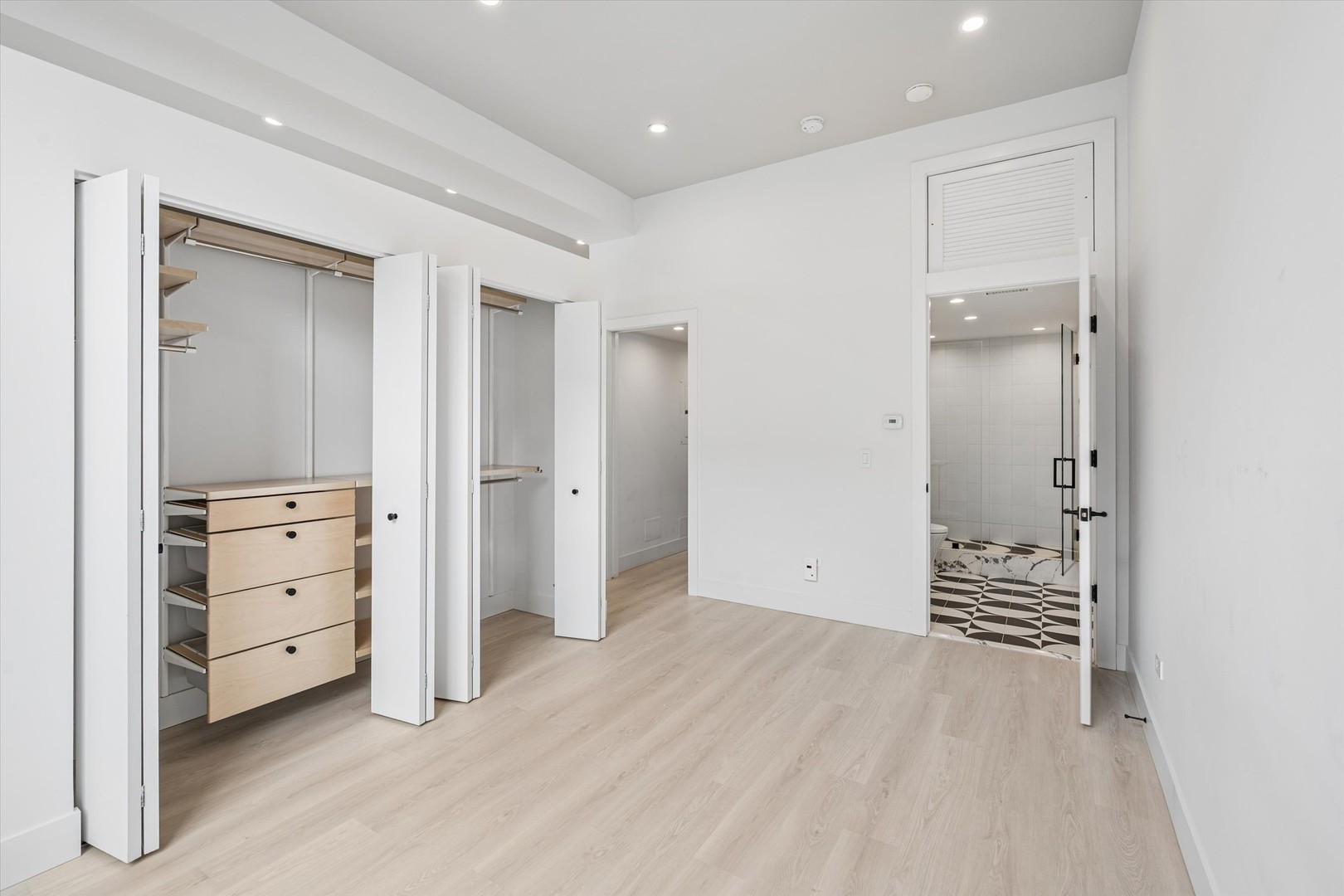 949 West Madison Street, Unit 406 Chicago, IL 60607 - Photo 13 of 17