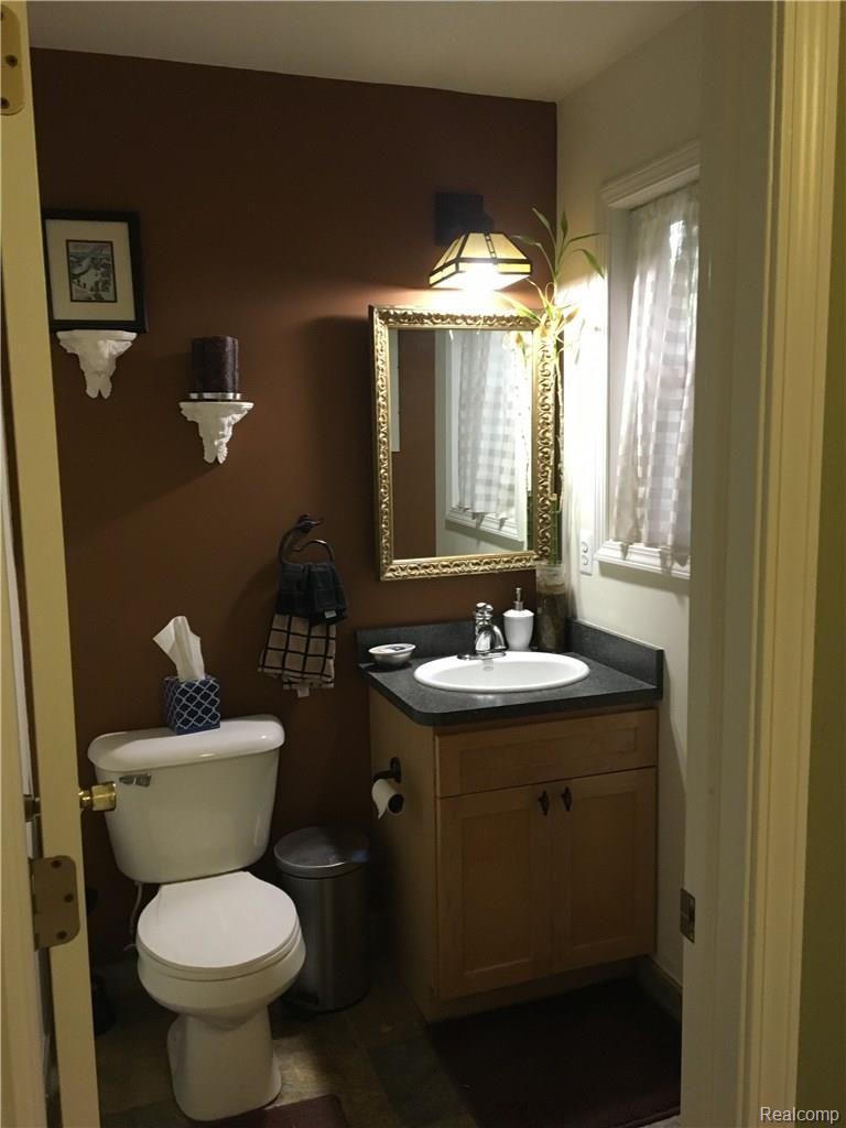 31 Riverside Drive Mount Clemens, MI 48043 - Photo 8 of 26 IMG_1609.jpg
