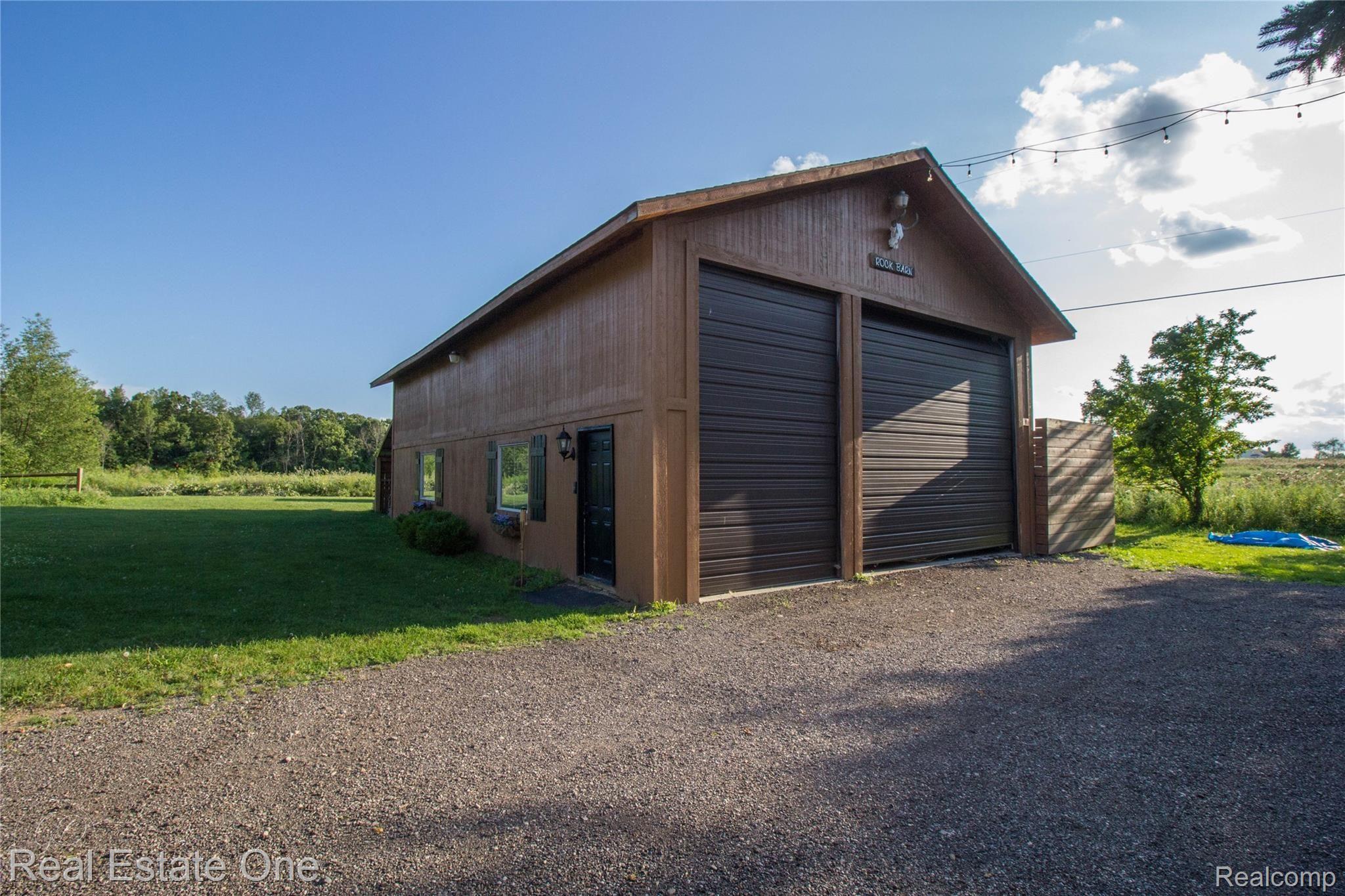 1350 Bone Road Fenton, MI 48430 - Photo 50 of 67 30x50 pole barn 14' ceiling.
