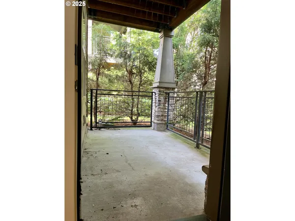 $244,900 | 608 Northeast Roydon Lane, Hillsboro, OR 97006