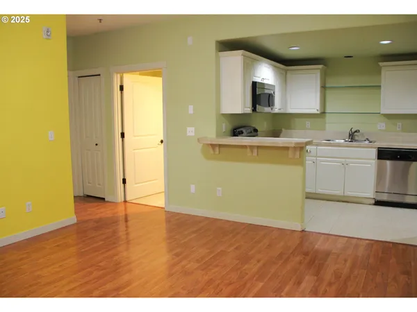 $244,900 | 608 Northeast Roydon Lane, Hillsboro, OR 97006