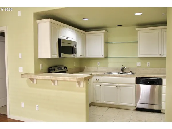 $244,900 | 608 Northeast Roydon Lane, Hillsboro, OR 97006