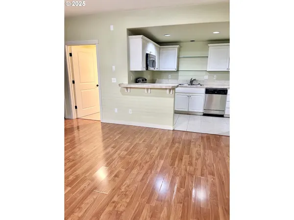 $244,900 | 608 Northeast Roydon Lane, Hillsboro, OR 97006