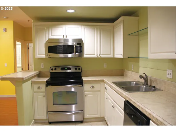 $244,900 | 608 Northeast Roydon Lane, Hillsboro, OR 97006