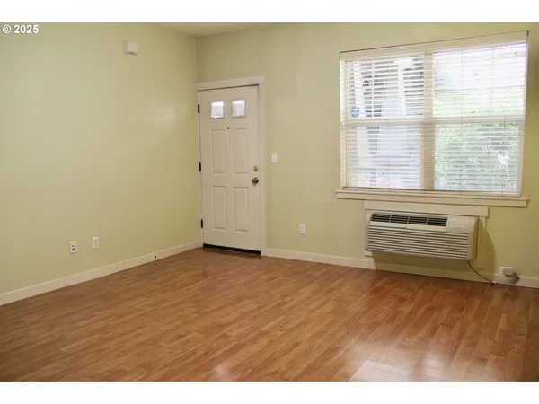 $244,900 | 608 Northeast Roydon Lane, Hillsboro, OR 97006