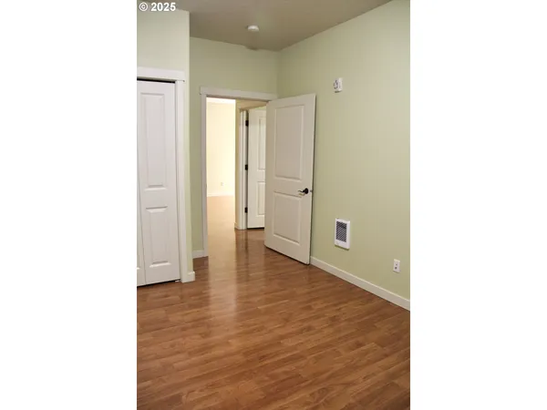 $244,900 | 608 Northeast Roydon Lane, Hillsboro, OR 97006