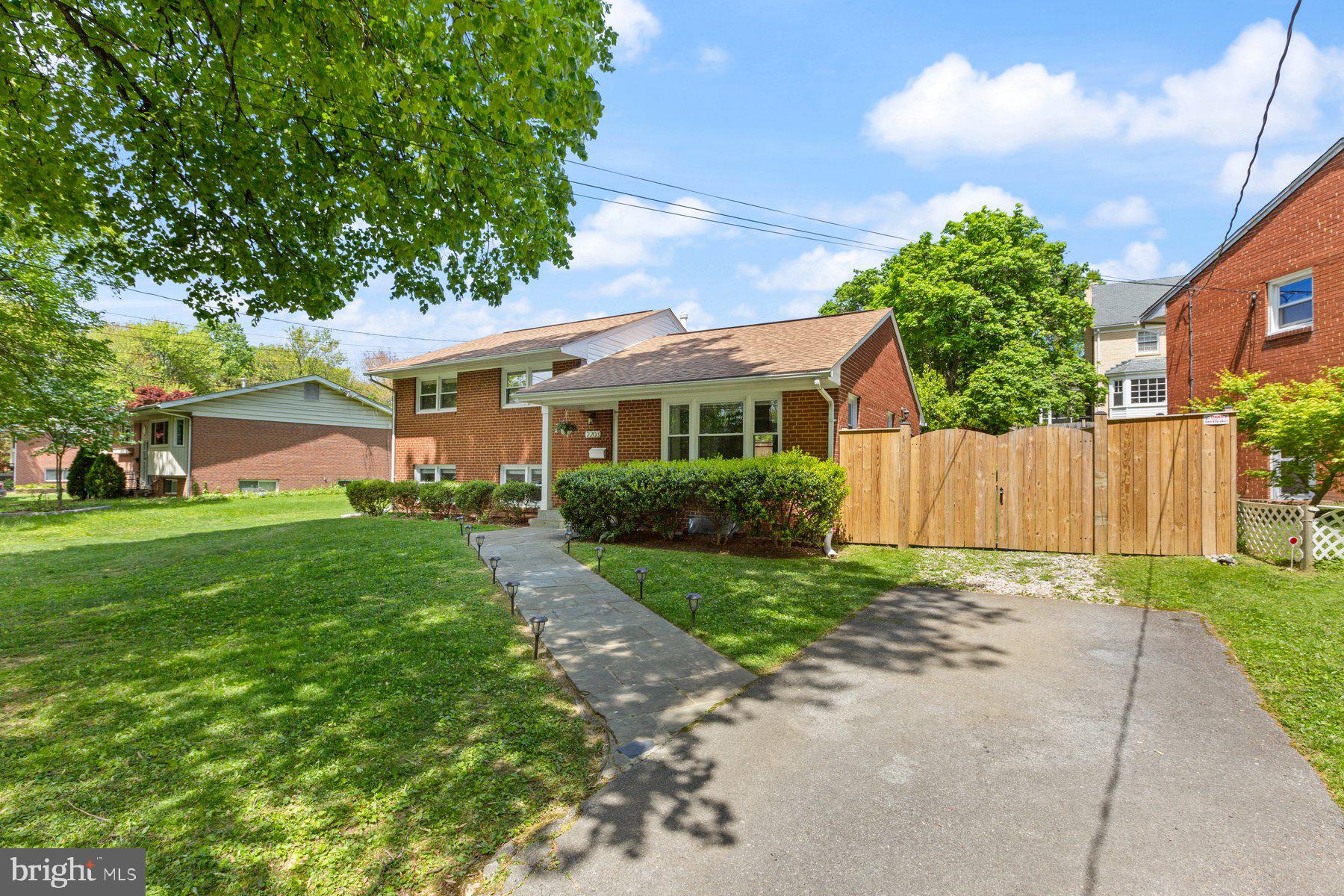 2203 Ellis Street Silver Spring, MD 20910 - Photo 3 of 32