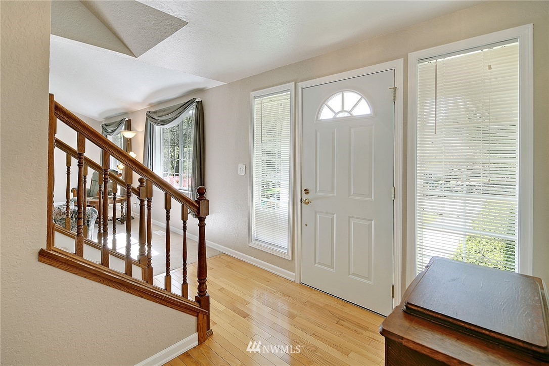15312 106th Avenue Northeast Bothell, WA 98011 - Photo 3 of 23 Gallery Image 3
