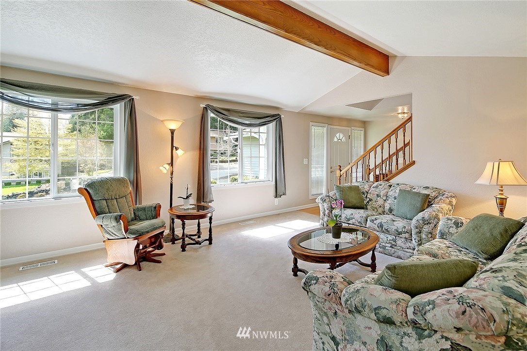 15312 106th Avenue Northeast Bothell, WA 98011 - Photo 4 of 23 Gallery Image 4