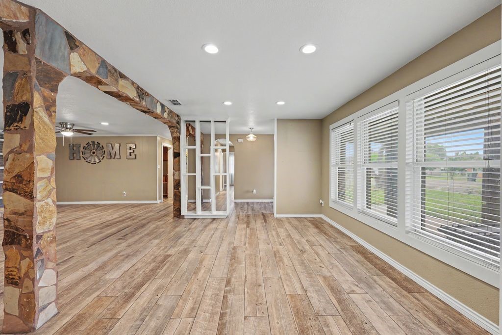 4005 Ridge Trail Robstown, TX 78380 - Photo 4 of 37 Side view of the breakfast room from Kitchen