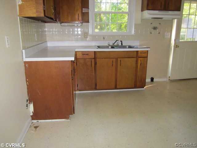 13807 Woods Edge Road Colonial Heights, VA 23834 - Photo 4 of 7 Kitchen