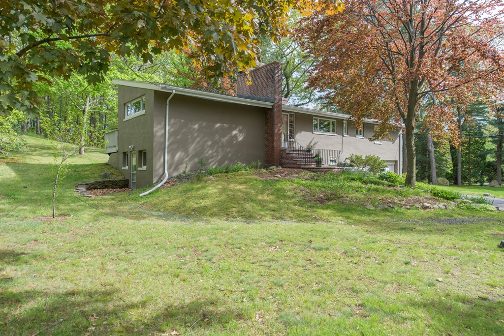 44 Applecrest Road Weston, MA 02493 - Photo 9 of 30 Gallery Image 9