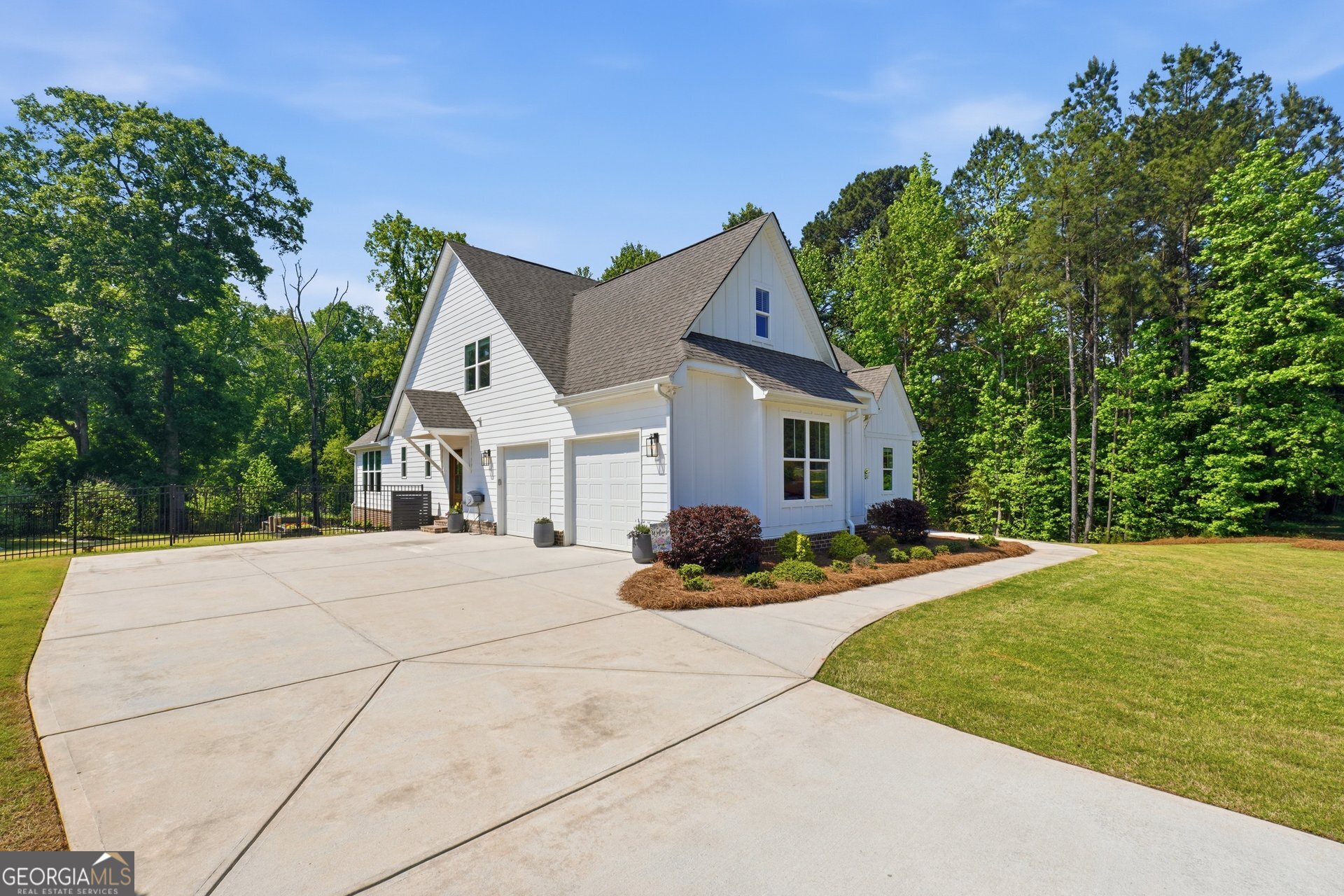 113 Kenmare Row Tyrone, GA 30290 - Photo 5 of 61 a view of a house with backyard and sitting area