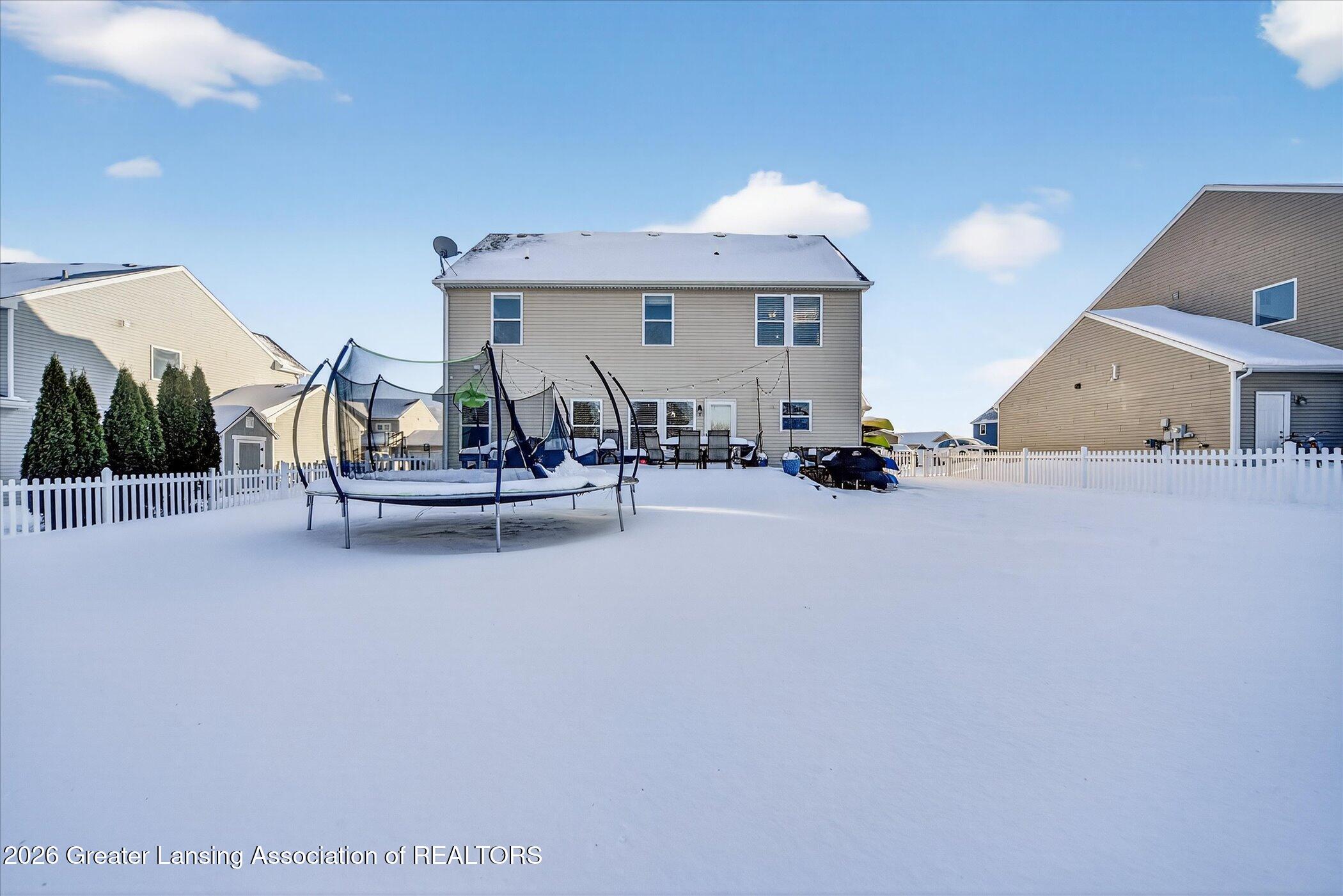 38 Lake Ridge Drive Mason, MI 48854 - Photo 5 of 46 42-38 Lake Ridge Dr Mason, MI 48854-Win