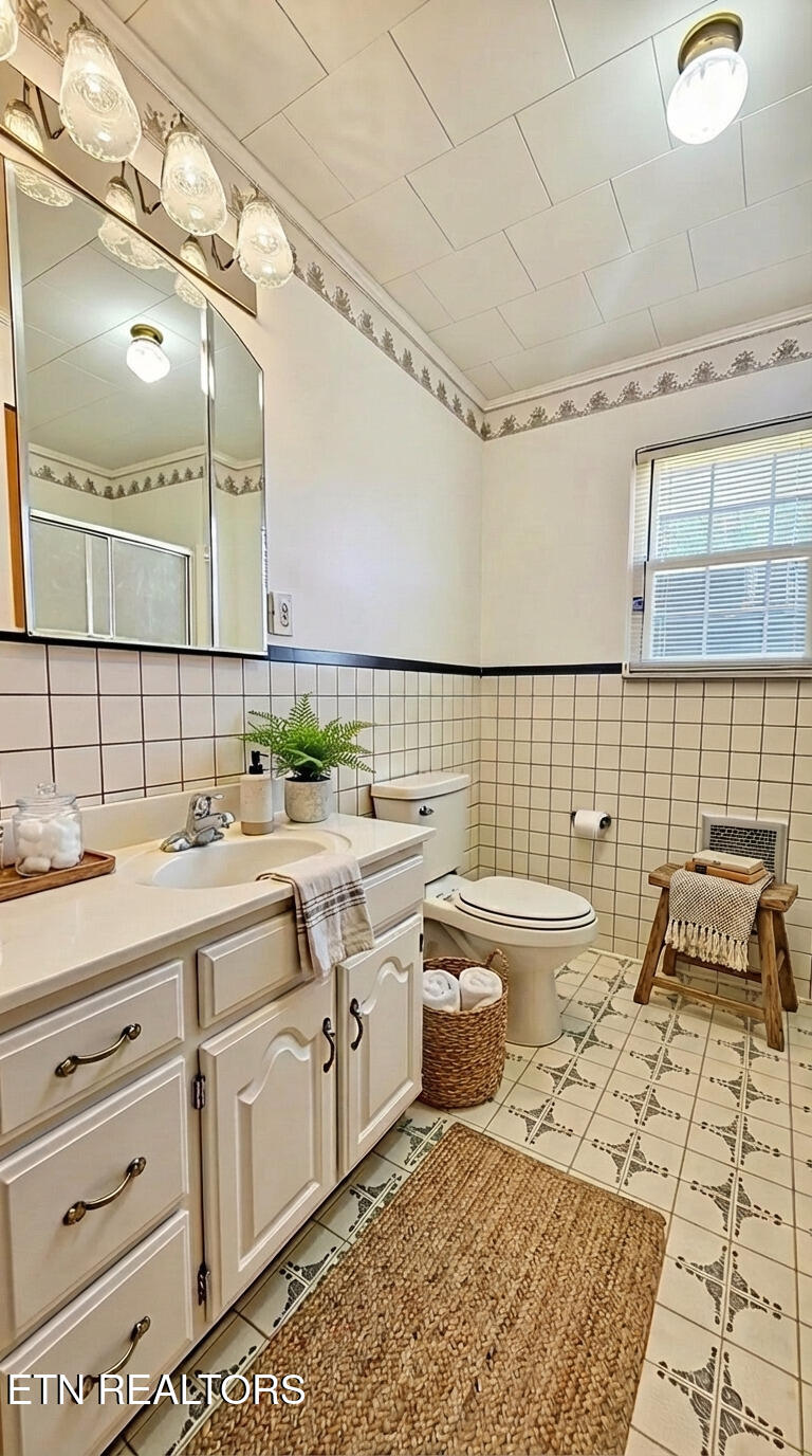 1585 Hill Road Newport, TN 37821 - Photo 15 of 25 FULL BATH