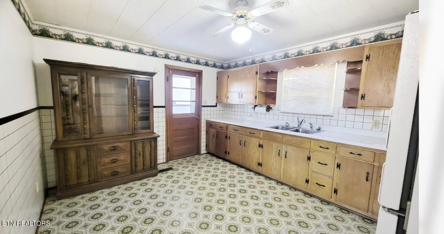 1585 Hill Road Newport, TN 37821 - Photo 17 of 24 KITCHEN1