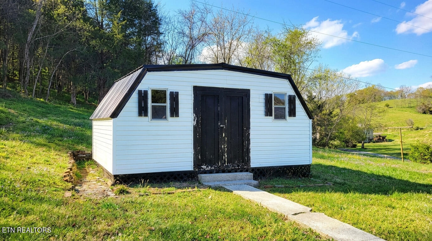 1585 Hill Road Newport, TN 37821 - Photo 21 of 24 STORAGE SHED