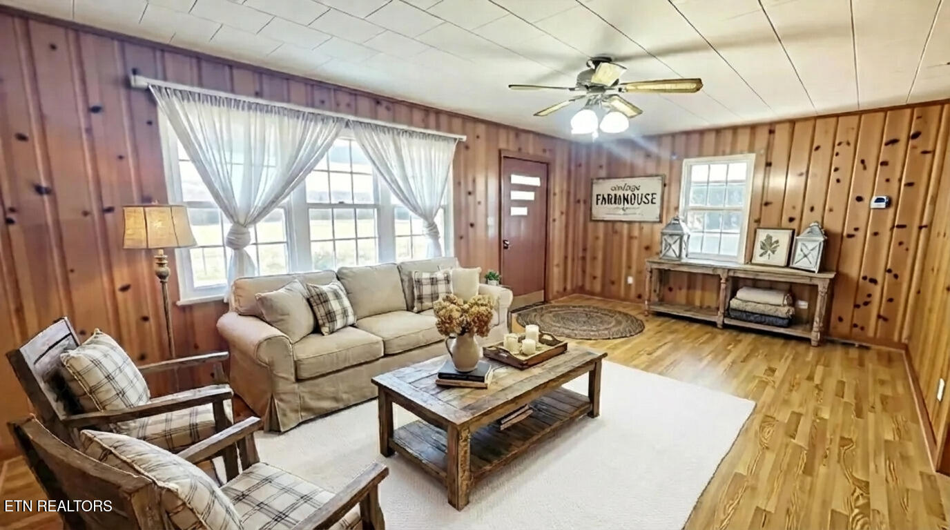 1585 Hill Road Newport, TN 37821 - Photo 9 of 24 LIVING ROOM S1