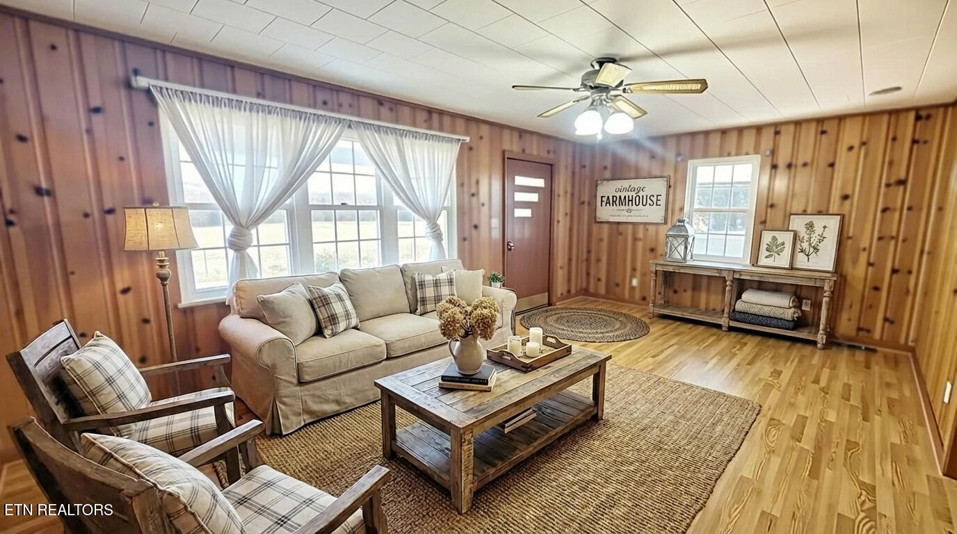 1585 Hill Road Newport, TN 37821 - Photo 9 of 25 LIVING ROOM S