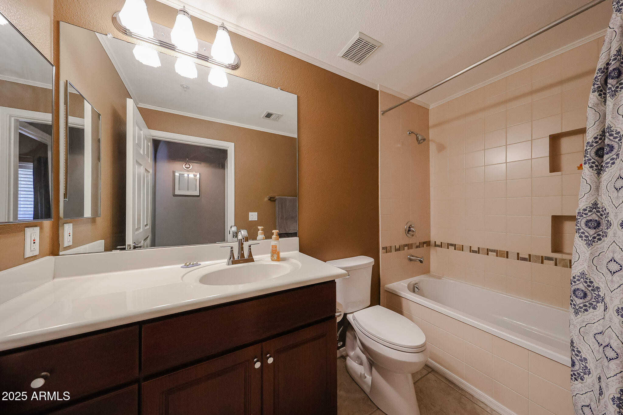 920 East Devonshire Avenue, Unit 4001 Phoenix, AZ 85014 - Photo 12 of 38 a bathroom with a sink a toilet and shower
