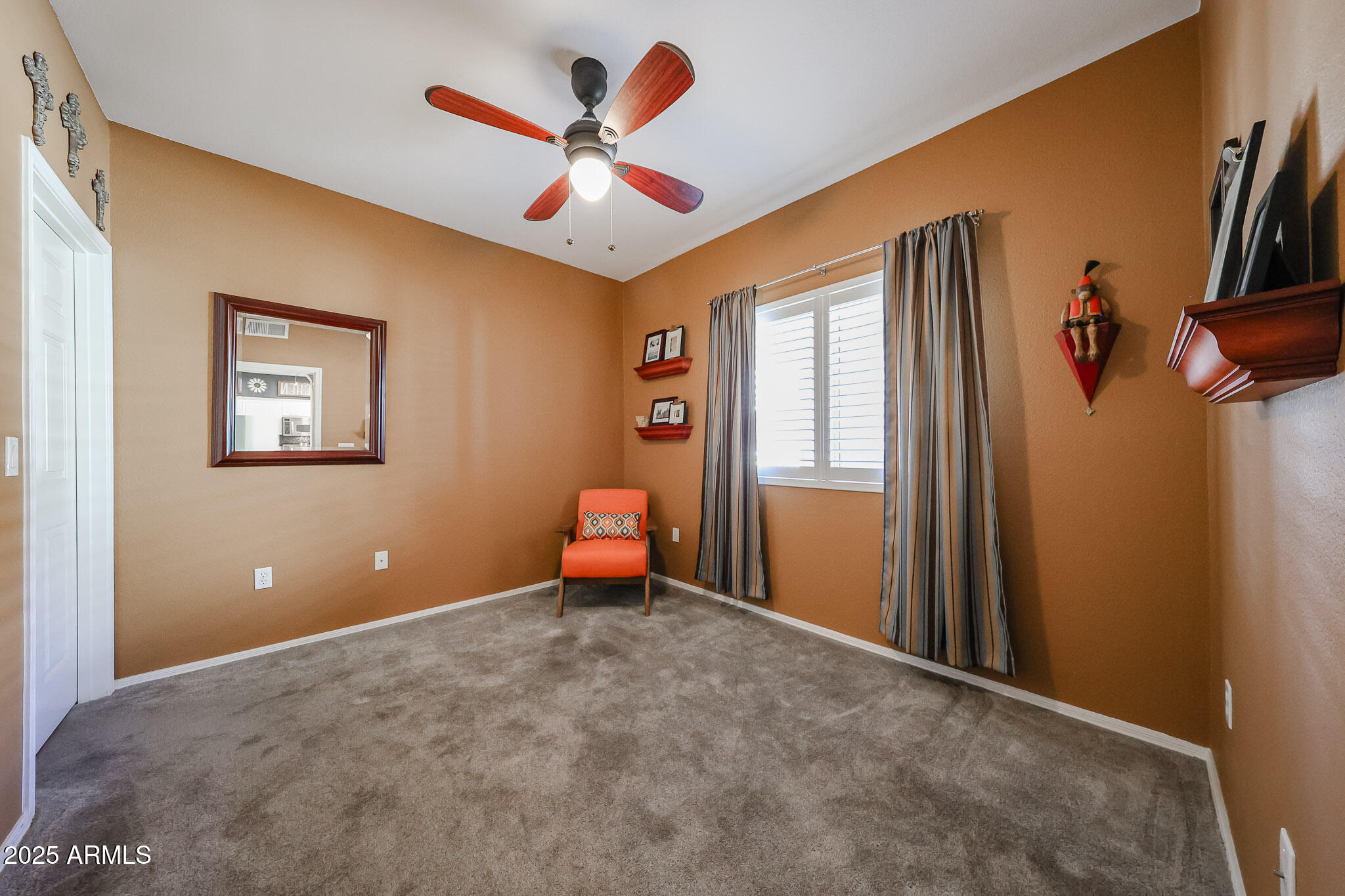 920 East Devonshire Avenue, Unit 4001 Phoenix, AZ 85014 - Photo 13 of 38 a view of a livingroom with a ceiling fan and window