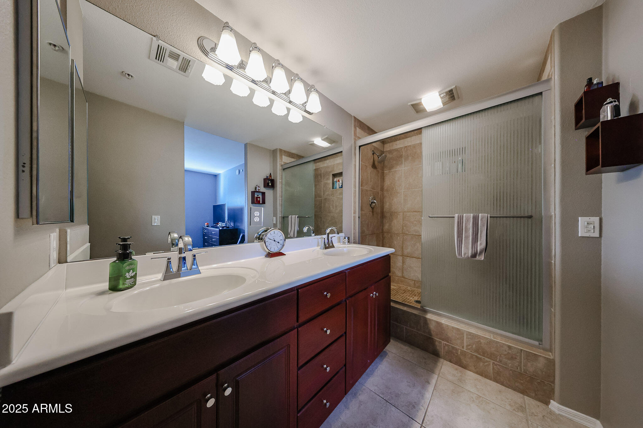 920 East Devonshire Avenue, Unit 4001 Phoenix, AZ 85014 - Photo 23 of 38 a bathroom with a double vanity sink and a mirror
