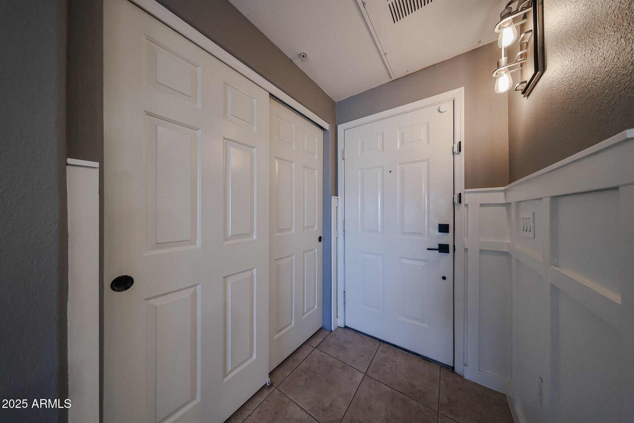 920 East Devonshire Avenue, Unit 4001 Phoenix, AZ 85014 - Photo 24 of 38 a view of a hallway