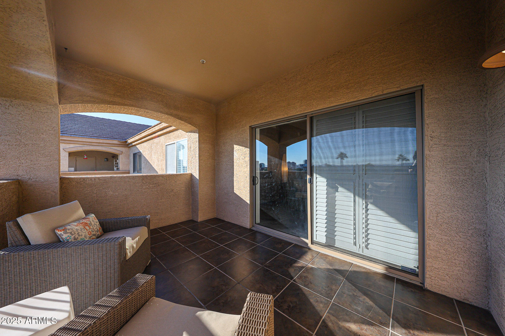 920 East Devonshire Avenue, Unit 4001 Phoenix, AZ 85014 - Photo 30 of 38 a living room with furniture