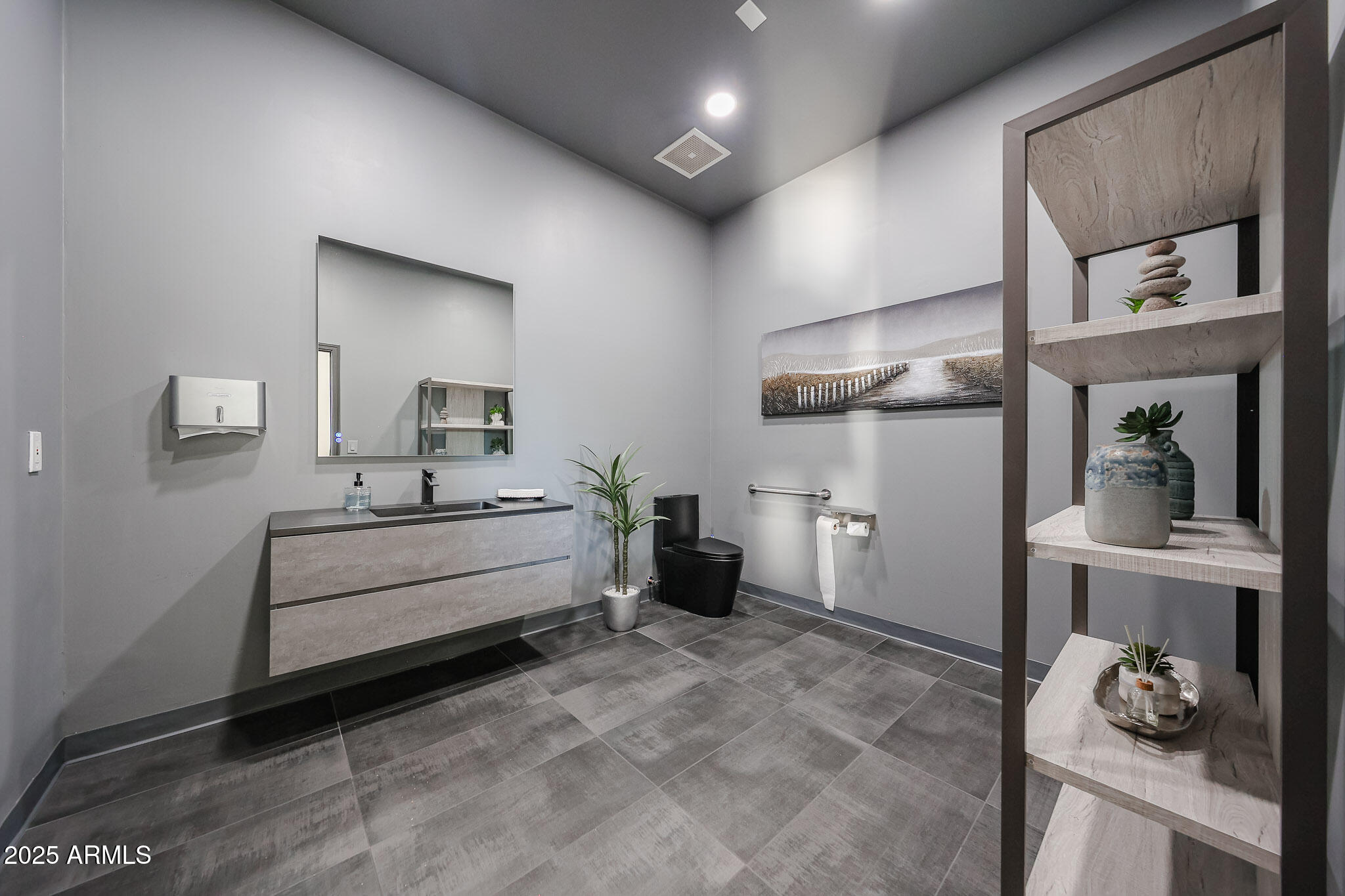 920 East Devonshire Avenue, Unit 4001 Phoenix, AZ 85014 - Photo 34 of 38 a bathroom with a double vanity sink and a mirror
