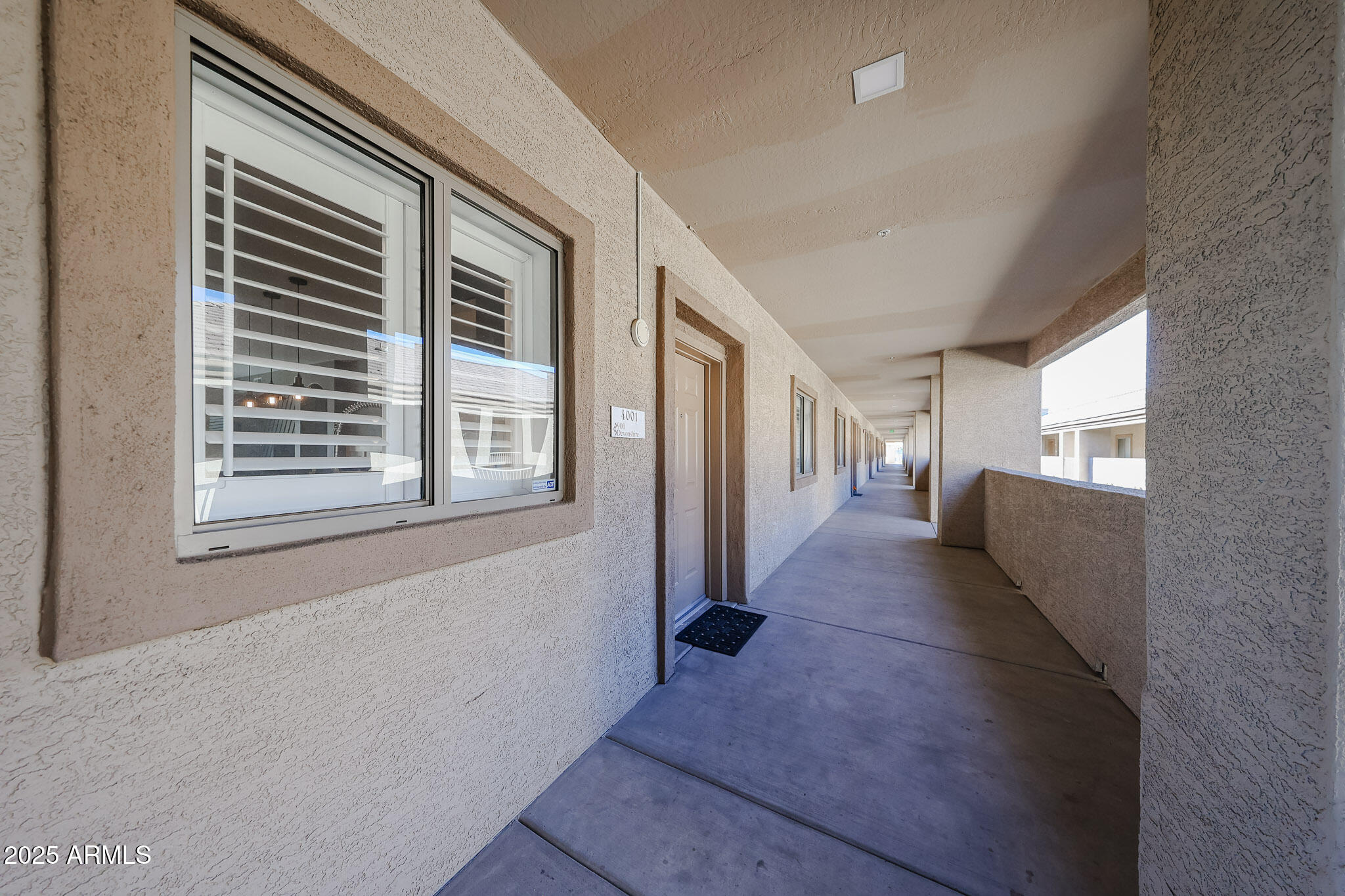 920 East Devonshire Avenue, Unit 4001 Phoenix, AZ 85014 - Photo 4 of 38 a view of livingroom with furniture