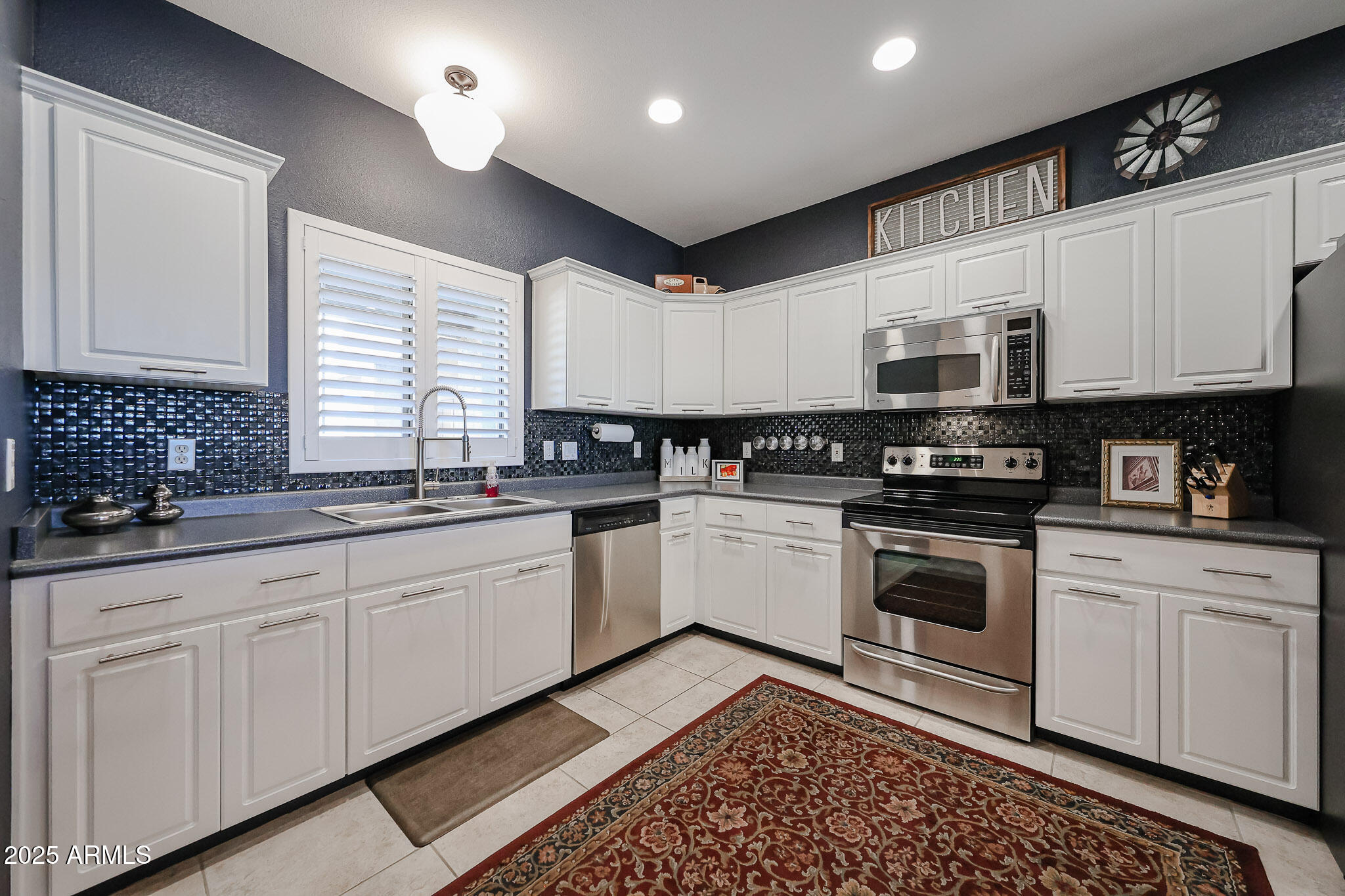920 East Devonshire Avenue, Unit 4001 Phoenix, AZ 85014 - Photo 8 of 38 a kitchen with granite countertop a sink a stove and cabinets