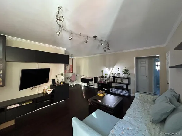 $288,000 | 17-52 166th Street, Unit 4193 | Clearview