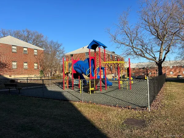 $288,000 | 17-52 166th Street, Unit 4193 | Clearview