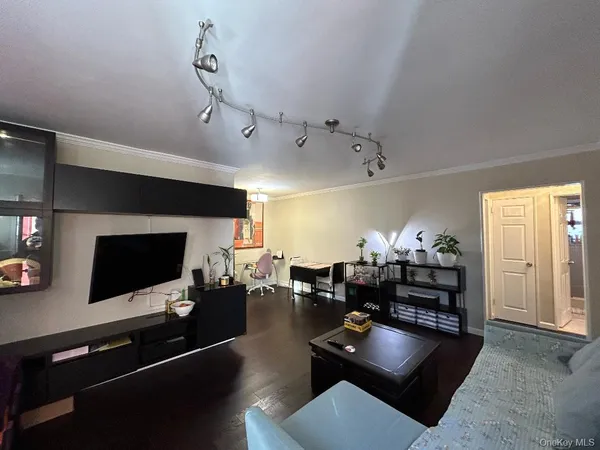 $288,000 | 17-52 166th Street, Unit 4193 | Clearview