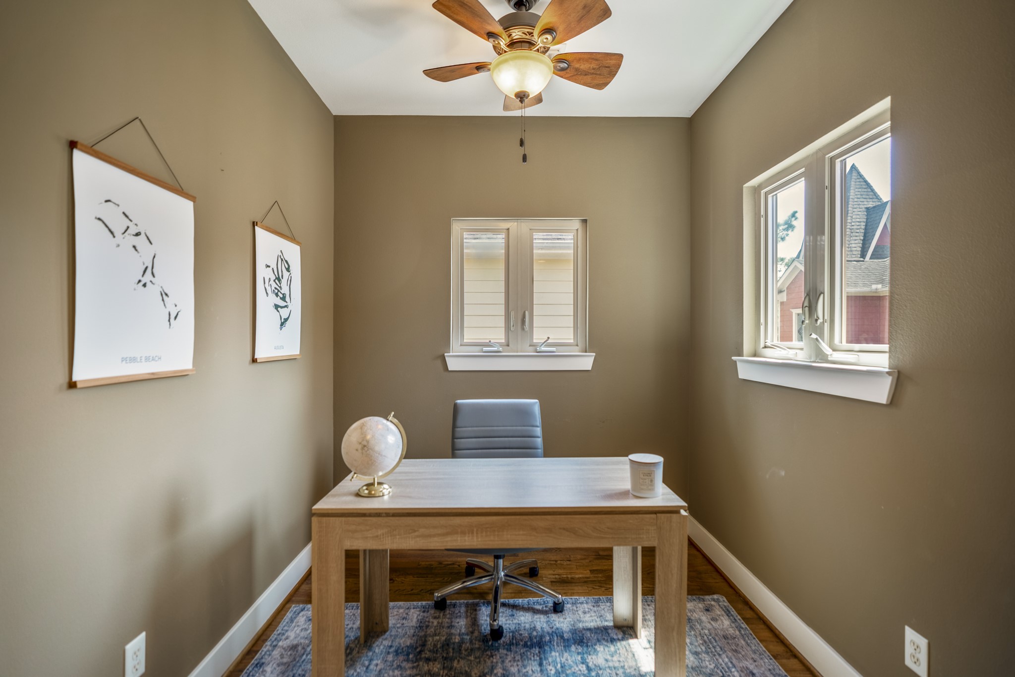 905 West 23rd Street Houston, TX 77008 - Photo 22 of 46 Versatile bonus space ideal for a home office, workout area, reading nook, or creative studio.
