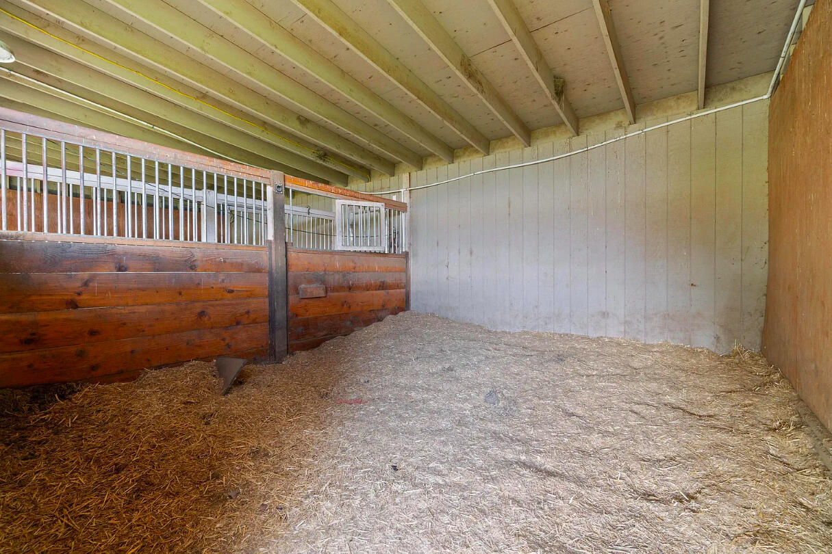 60359 Arnold Market Road Bend, OR 97702 - Photo 61 of 64 foaling barn stalls