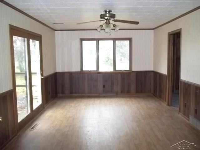 10269 Frost Road Freeland, MI 48623 - Photo 6 of 20 31220954-5.JPG