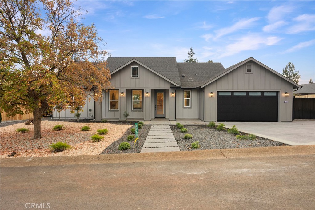 a front view of house with yard