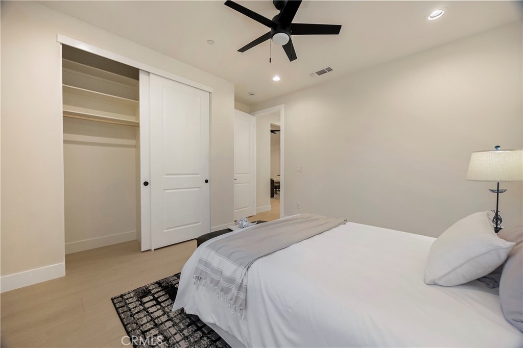 1560 Elliott Road Paradise, CA 95969 - Photo 27 of 50 a bedroom with a bed and a lamp