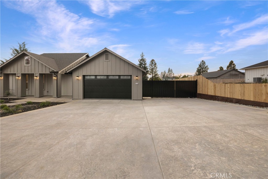 1560 Elliott Road Paradise, CA 95969 - Photo 8 of 50 a front view of a house with a yard